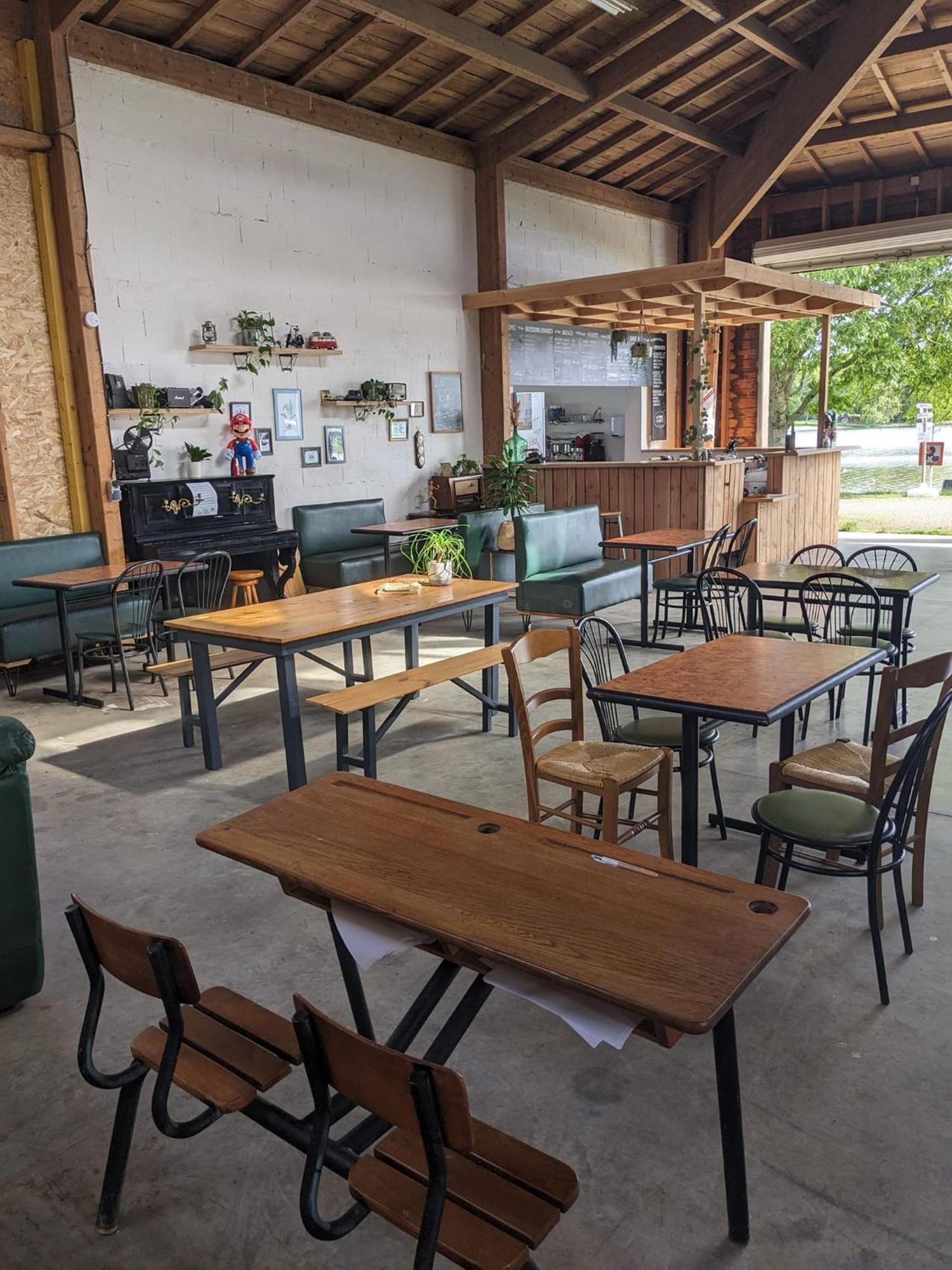 Les Insolites De La Base Nautique * Verneuil (Charente)