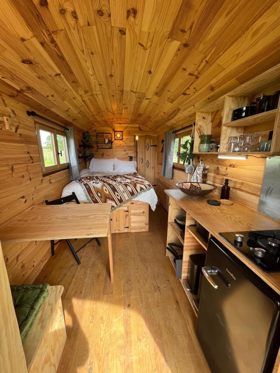 Les Insolites De La Base Nautique Lodge Verneuil (Charente)
